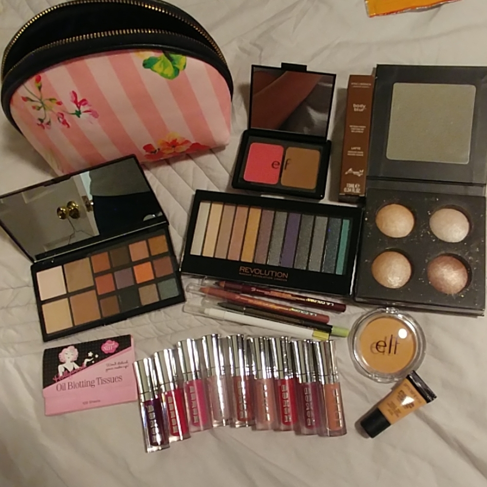 Lot of makeup Buxom Elf Smashbox